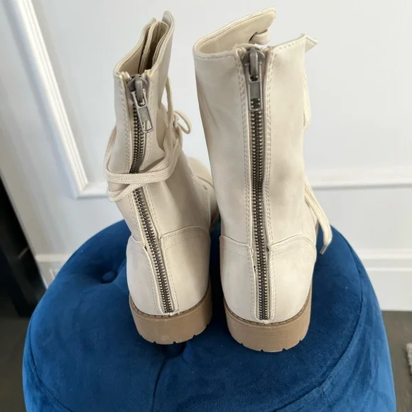 Fall boots - Picture 3 of 3